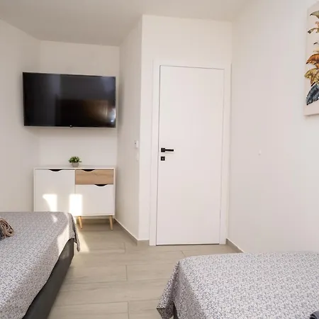 88 - Private Heated Pool Apartman *