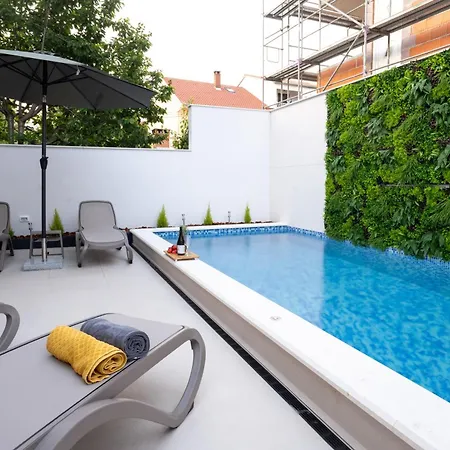 88 - Private Heated Pool Zara