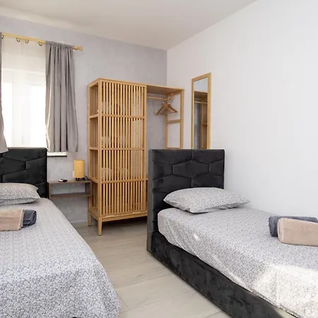 88 - Private Heated Pool Apartman *