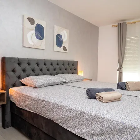 88 - Private Heated Pool Appartement Zadar