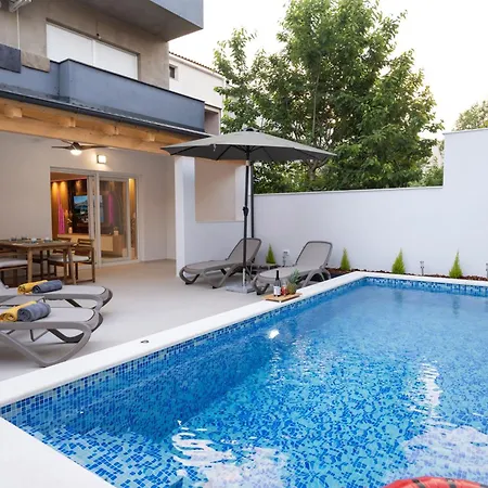 88 - Private Heated Pool Appartement