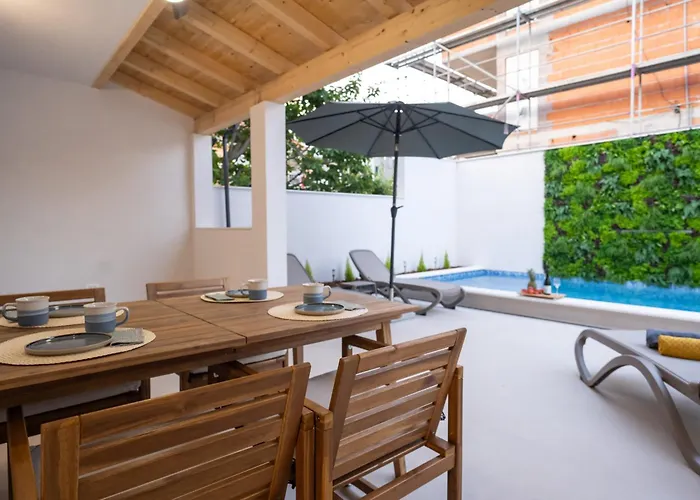 88 - Private Heated Pool Apartman